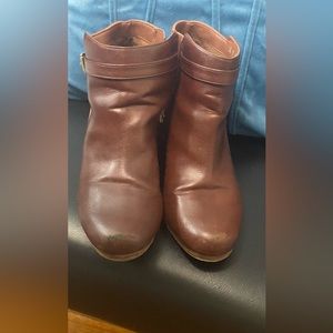 Brown leather with saude 6 1/2